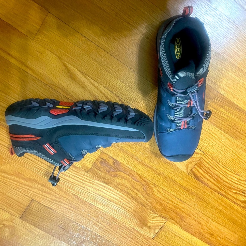 Keen boys size 5